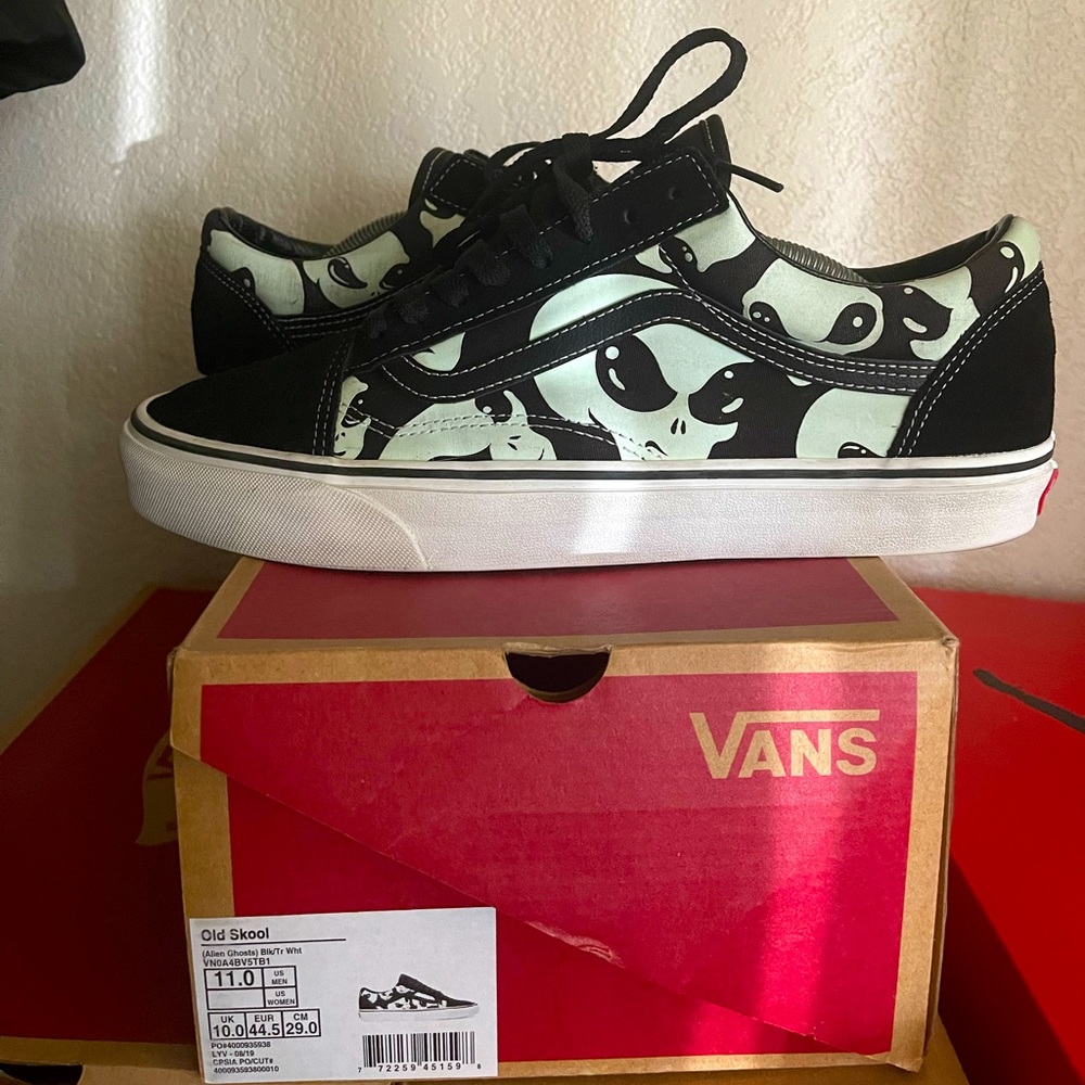 Vans Glow-In-The-Dark “Alien Ghosts” Old Skool Size 11